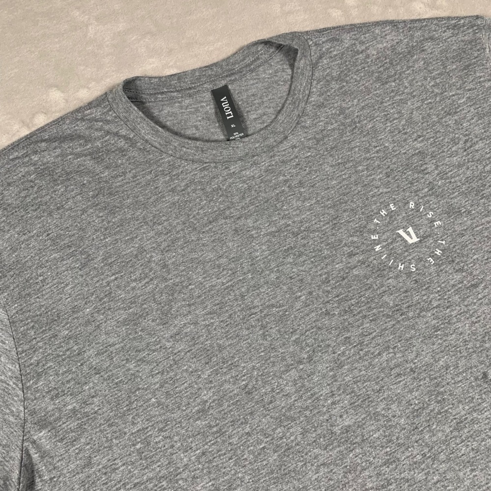 Vuori T-Shirt Mens XL Gray The Rise The Shine Graphic Short Sleeve Athletic